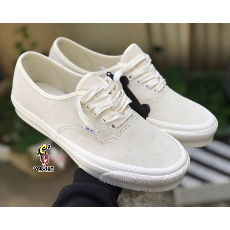 vans authentic antique white