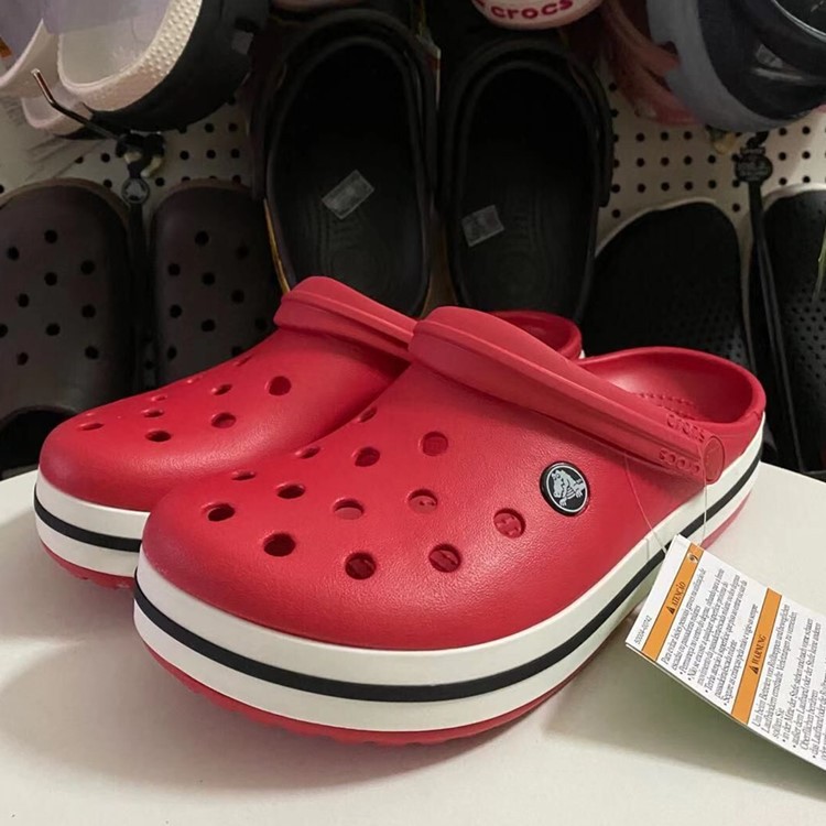 crocs for men low price