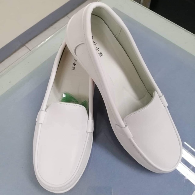 white waterproof nursing shoes