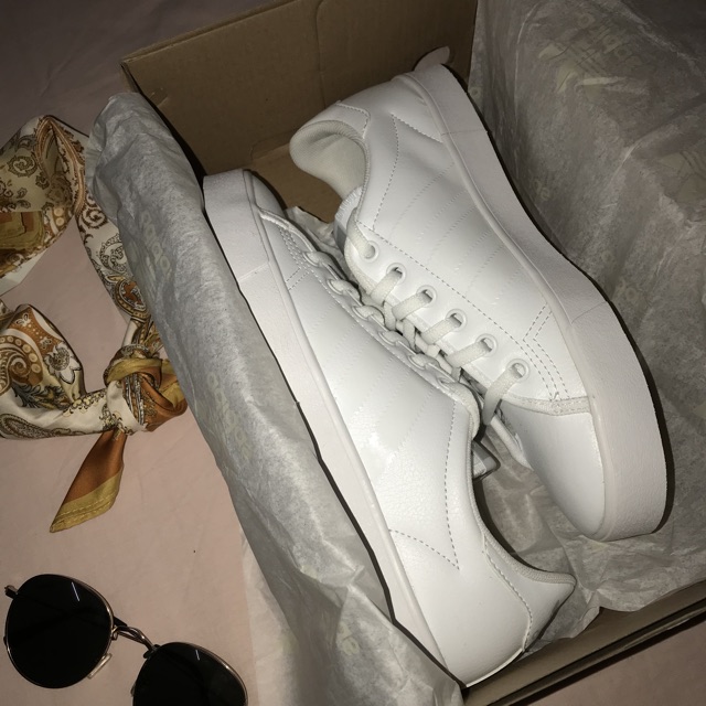 adidas adicourt white