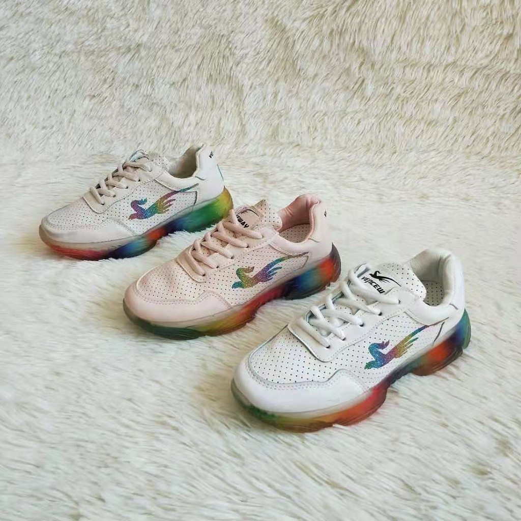 lightweight casual shoes