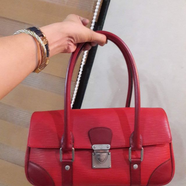 lv red shoulder bag