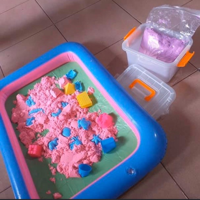 kinetic sand in motion