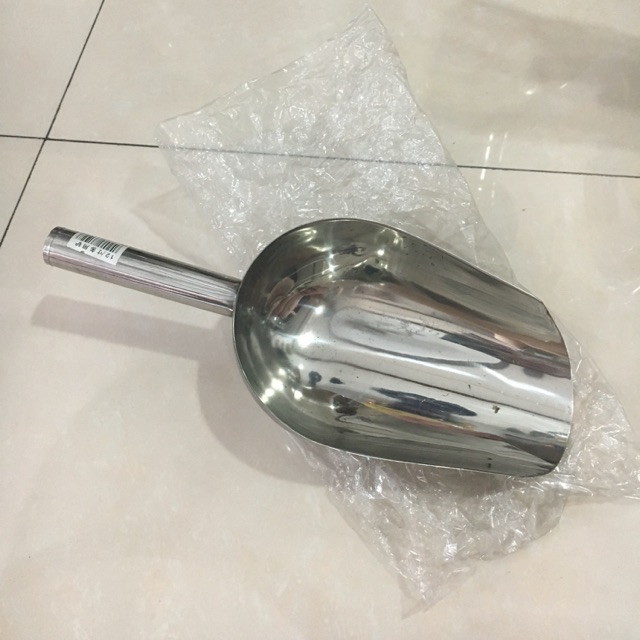 large metal ice scoop