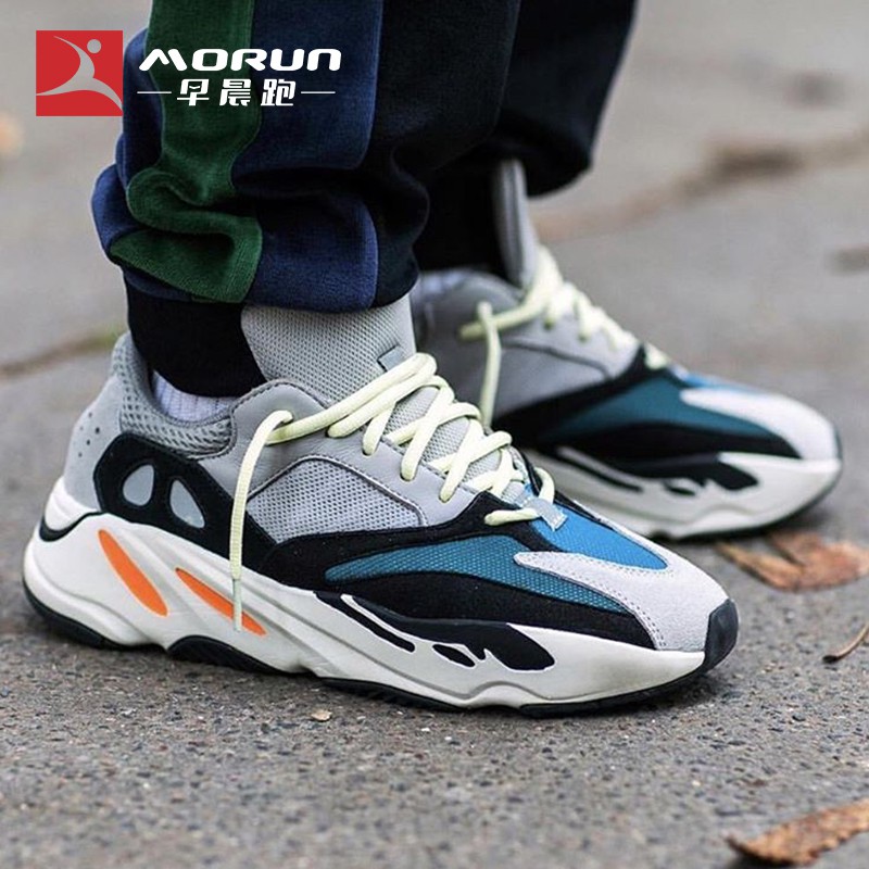 yeezy 700 size run