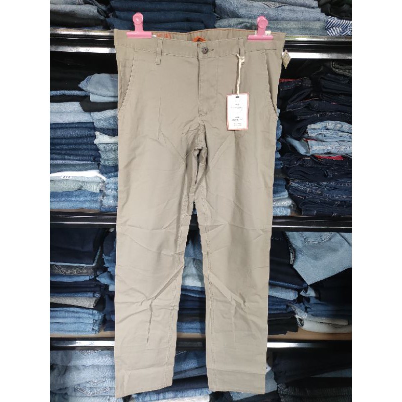 original dockers alpha khaki slim tapered