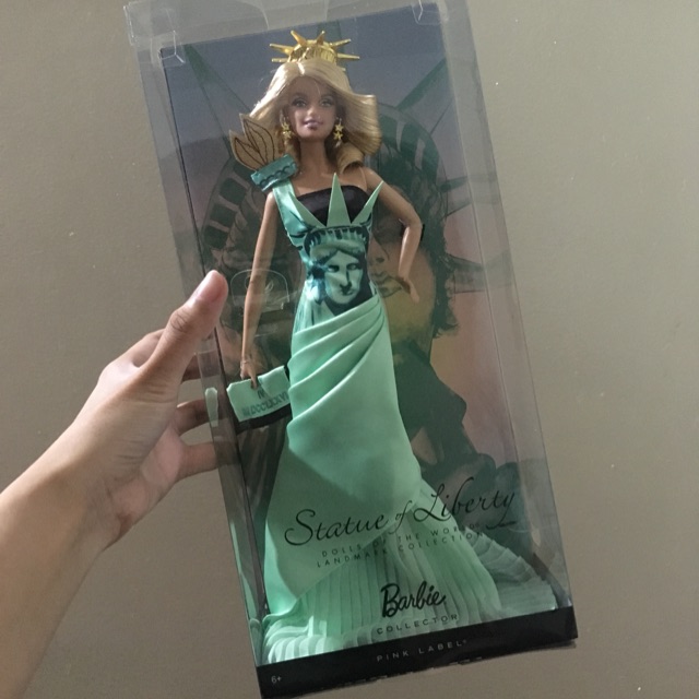 barbie pink label statue of liberty