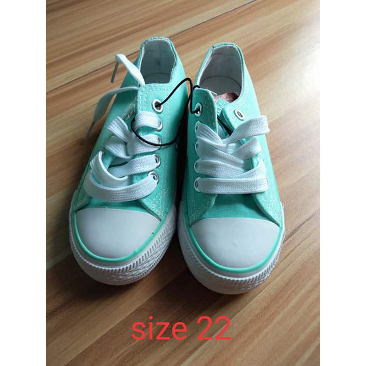 girls green sneakers