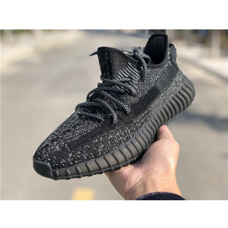 yeezy boost 350 v2 black reflective laces