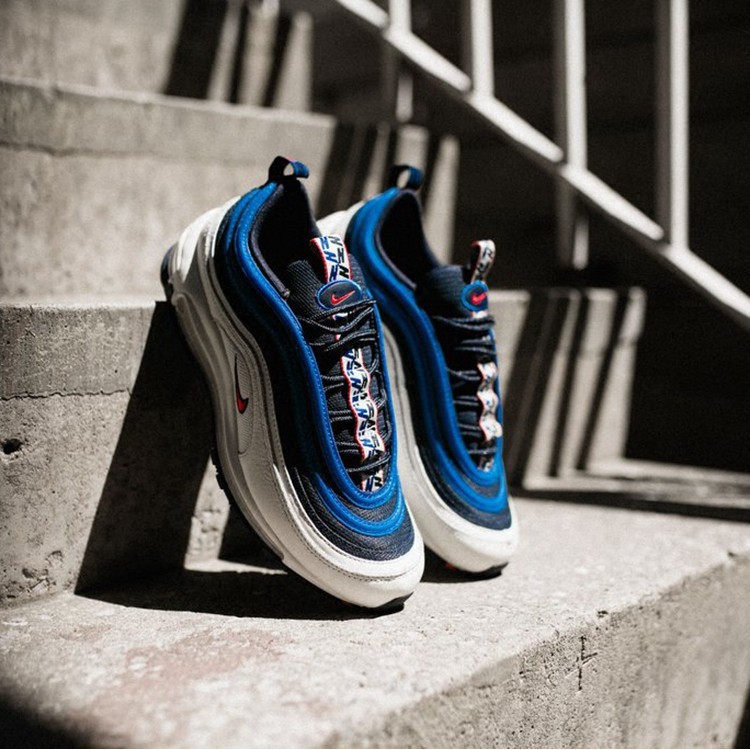 nike pull string shoes