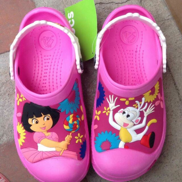 crocs dora