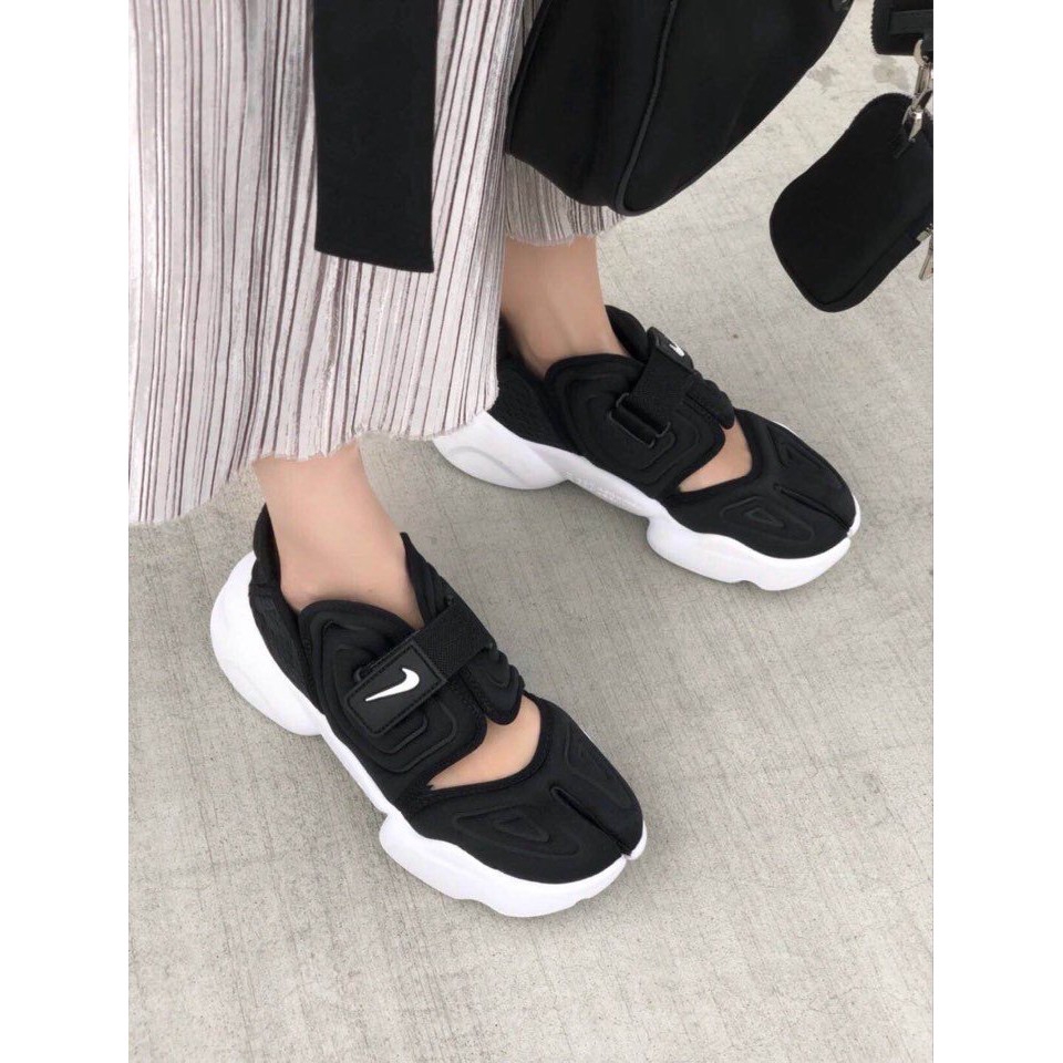 nike aqua colored shoes