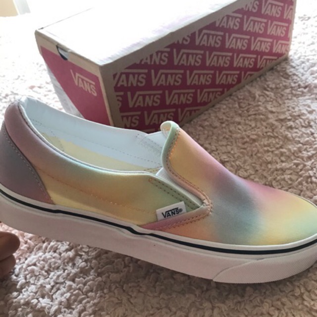 vans aura slip ons