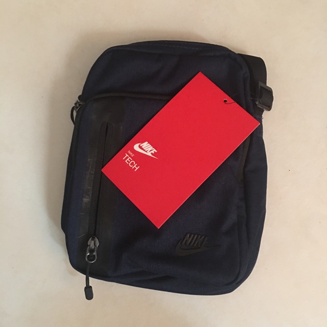 men's nike tech small items bag