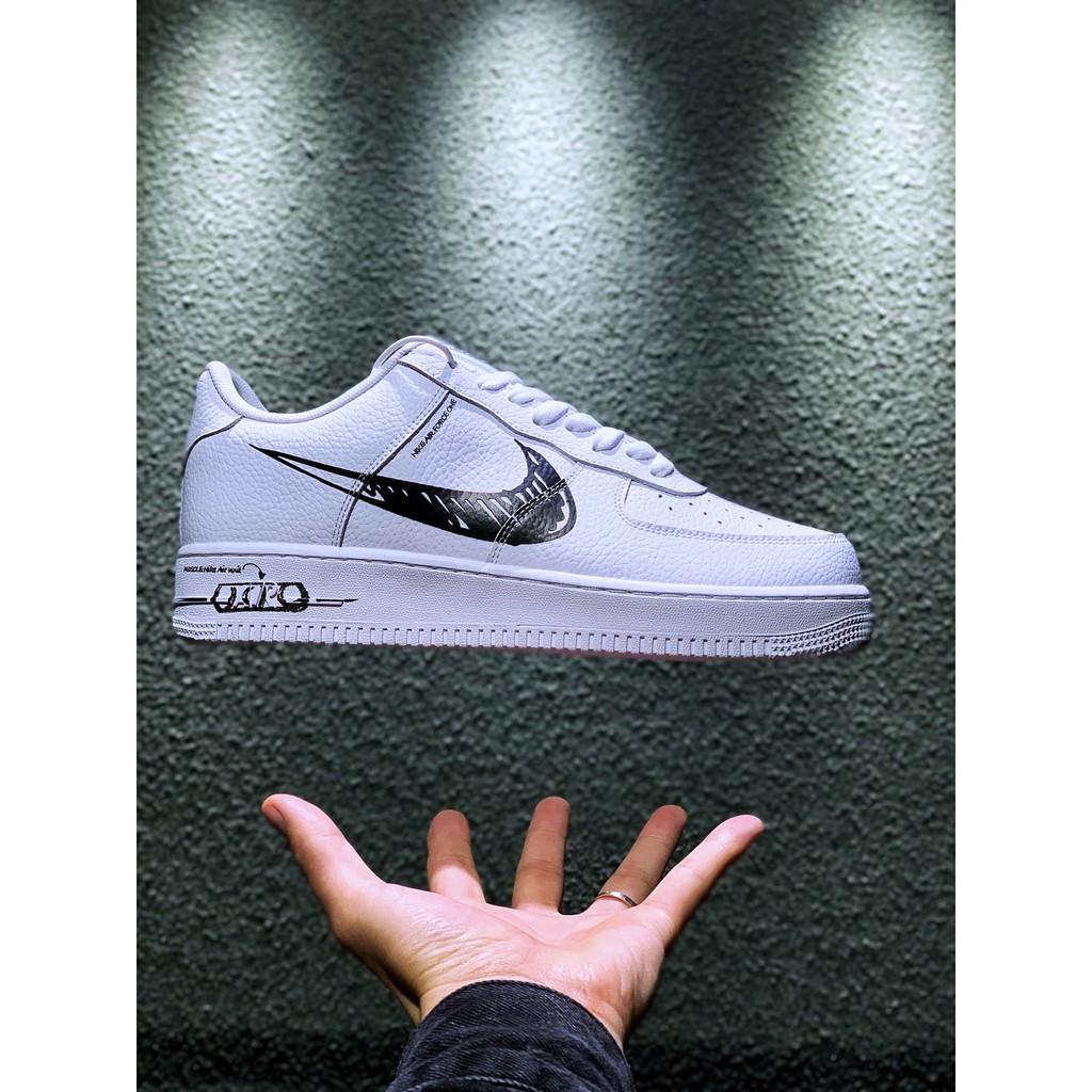 air force one low white black