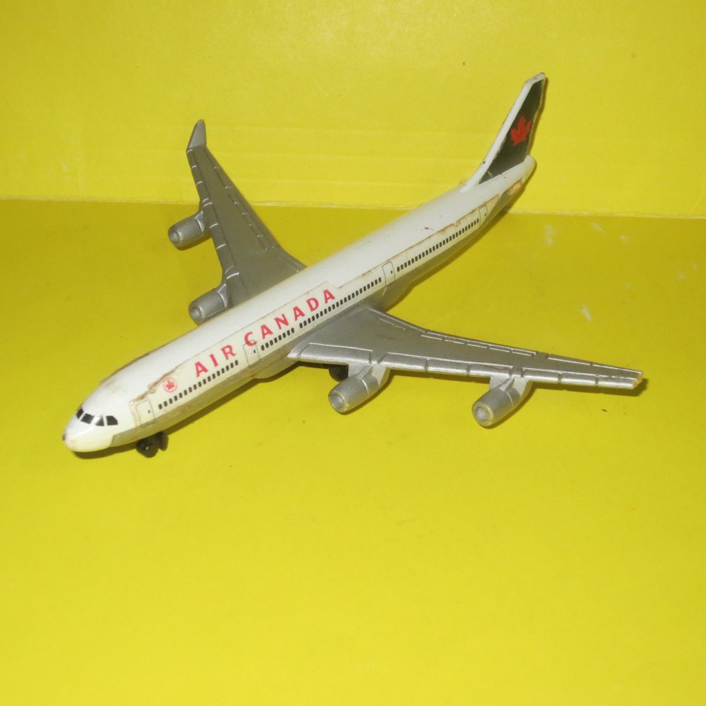 toy airplane canada