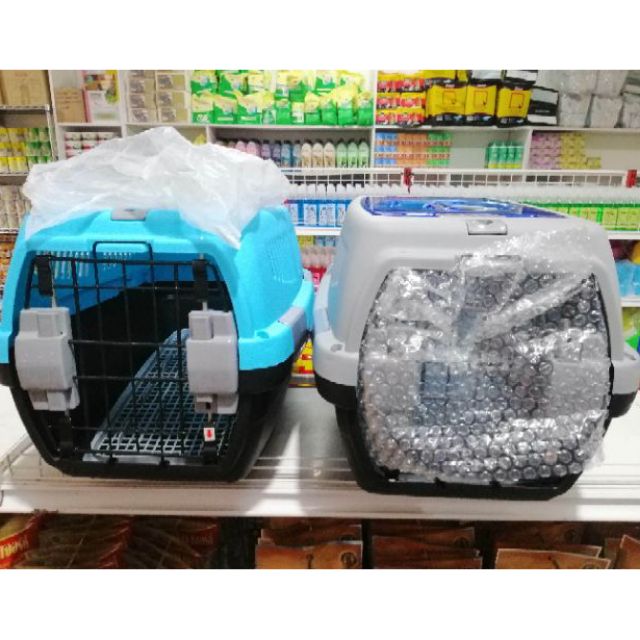 pet carrier door