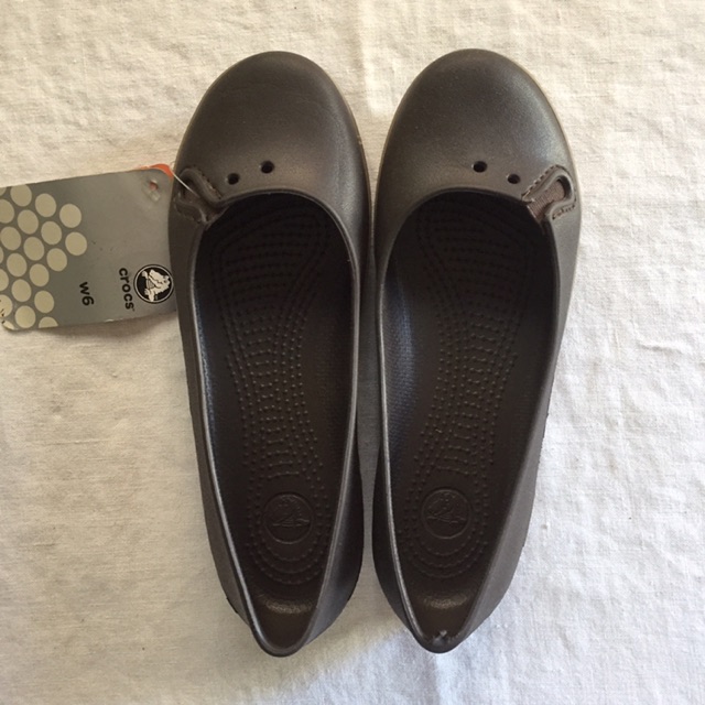 Close shoes - Crocs Ladies | Shopee Philippines