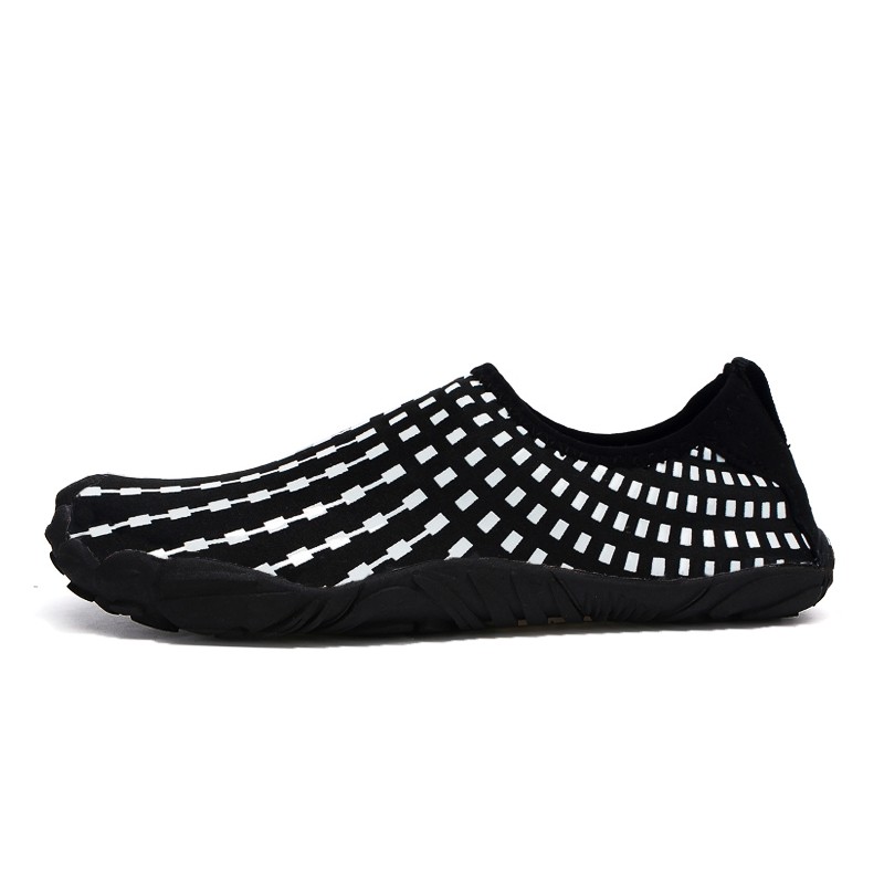 aqua water shoes nike