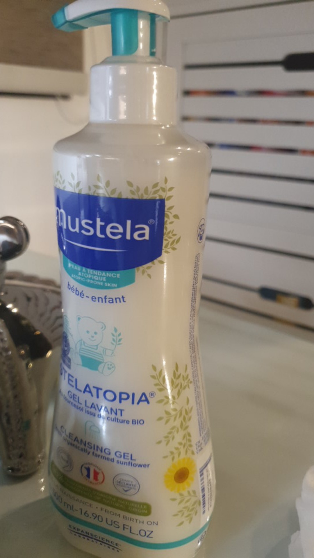 mustela stelatopia gel lavant cleansing gel
