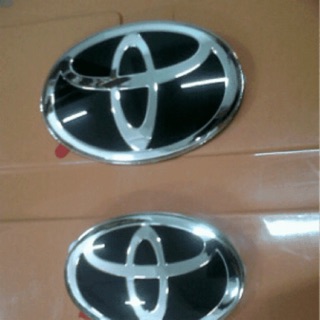 1pc Multi Variant Toyota Fortuner VRZ SRZ Logo Black Glass Look Front and Rear Steer for Car Accesso