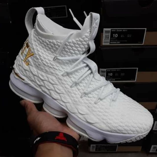 lebron 15 retail