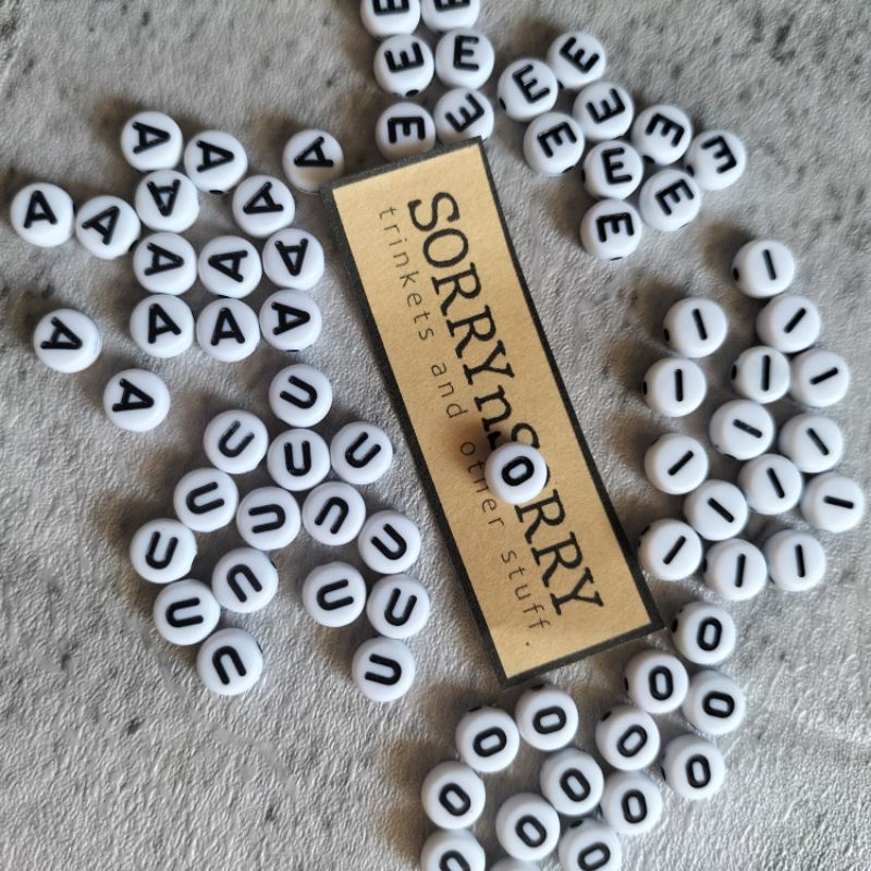 15pcs Vowel A E I O U Black And White Round Letter Beads 6mm 