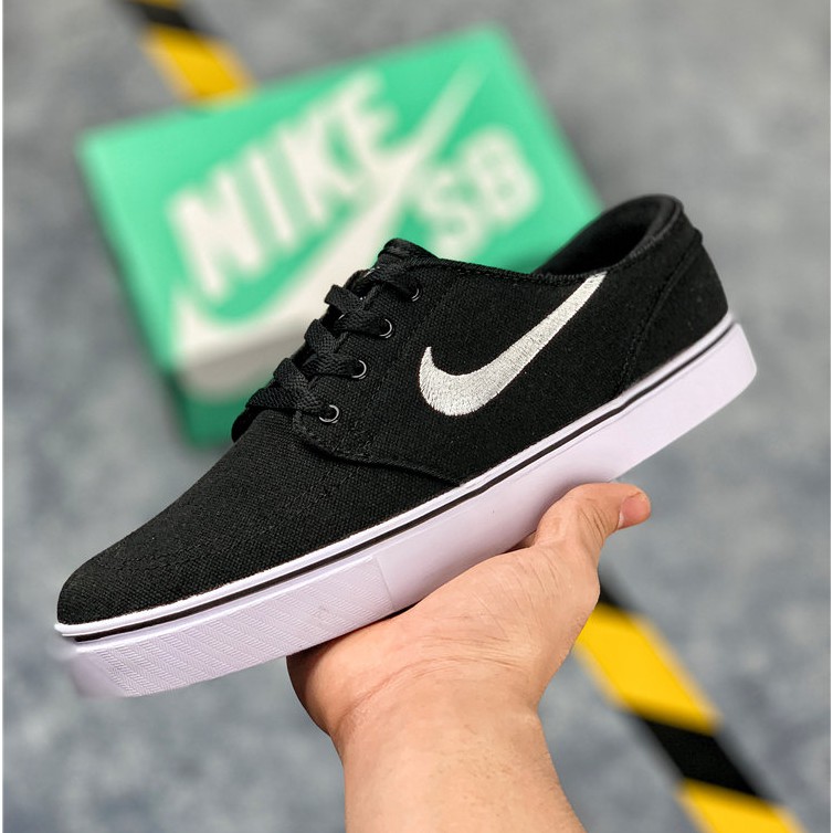 black low cut nike shoes