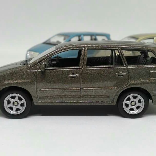 diecast toyota fortuner