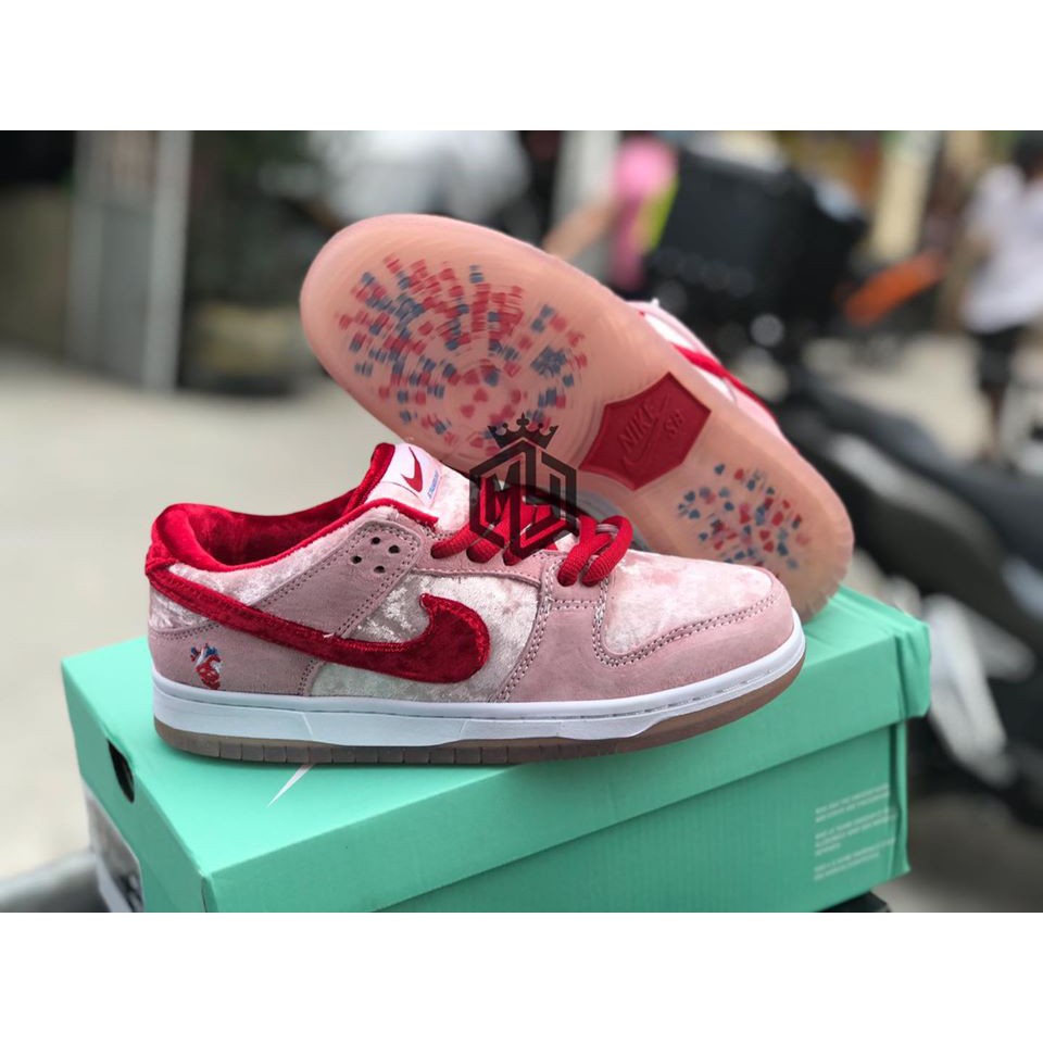 nike dunk sb low strangelove