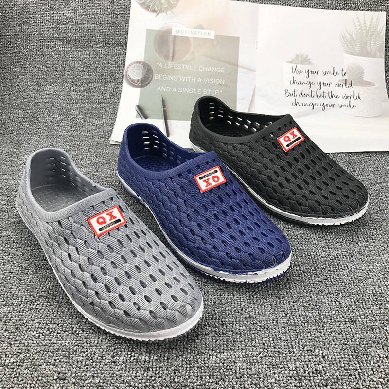 closed toe beach shoes