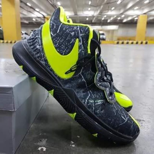 kyrie 5 taco size 8