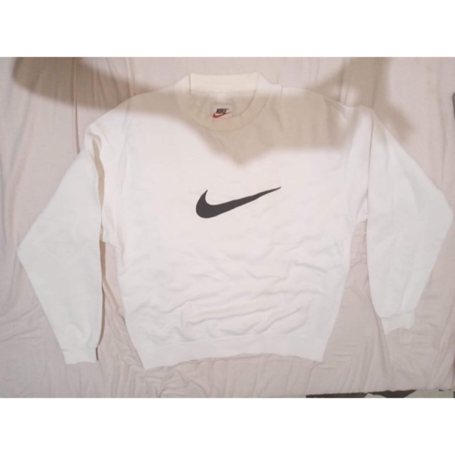 white vintage nike sweatshirt