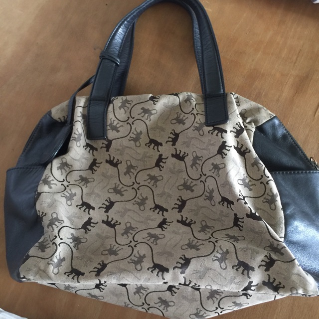 how to spot a fake kipling bag