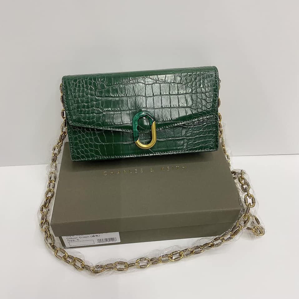 long chain purse