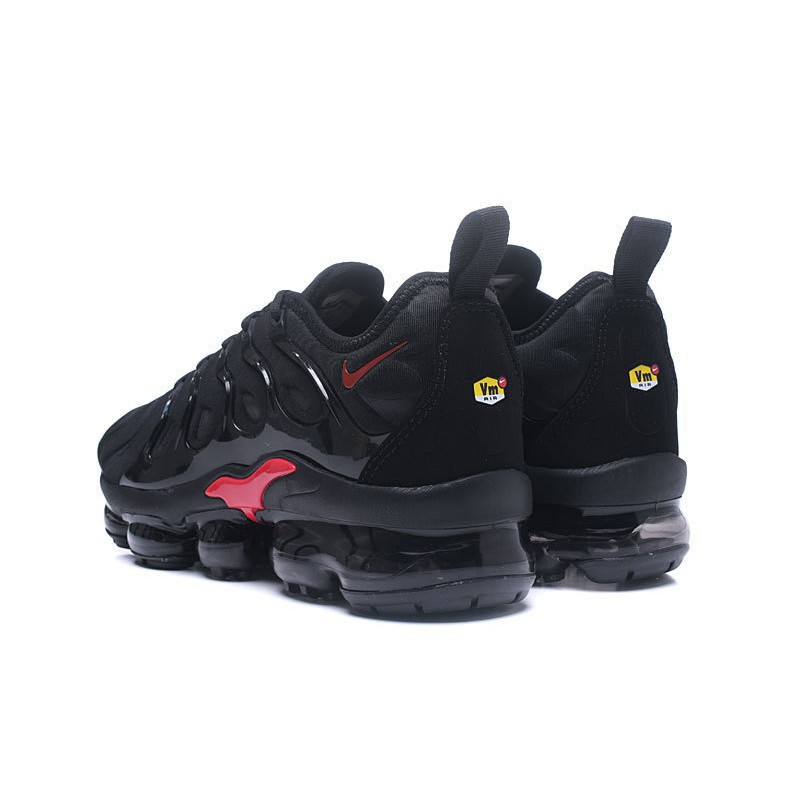 vapormax all black with red