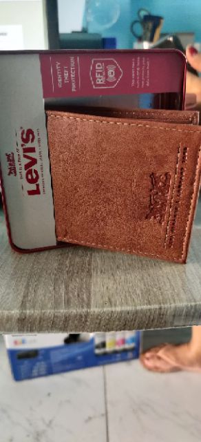 denizen levi's trifold wallet