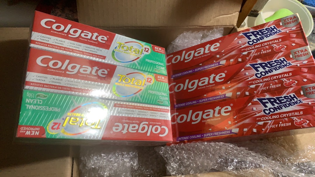 Colgate Fresh Confidence Spicy Fresh Toothpaste for Fresh Breath193g ...
