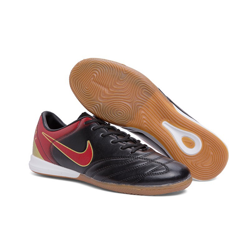 inside soccer shoes