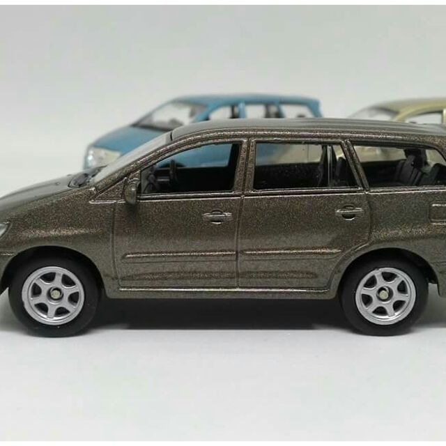 innova toy car