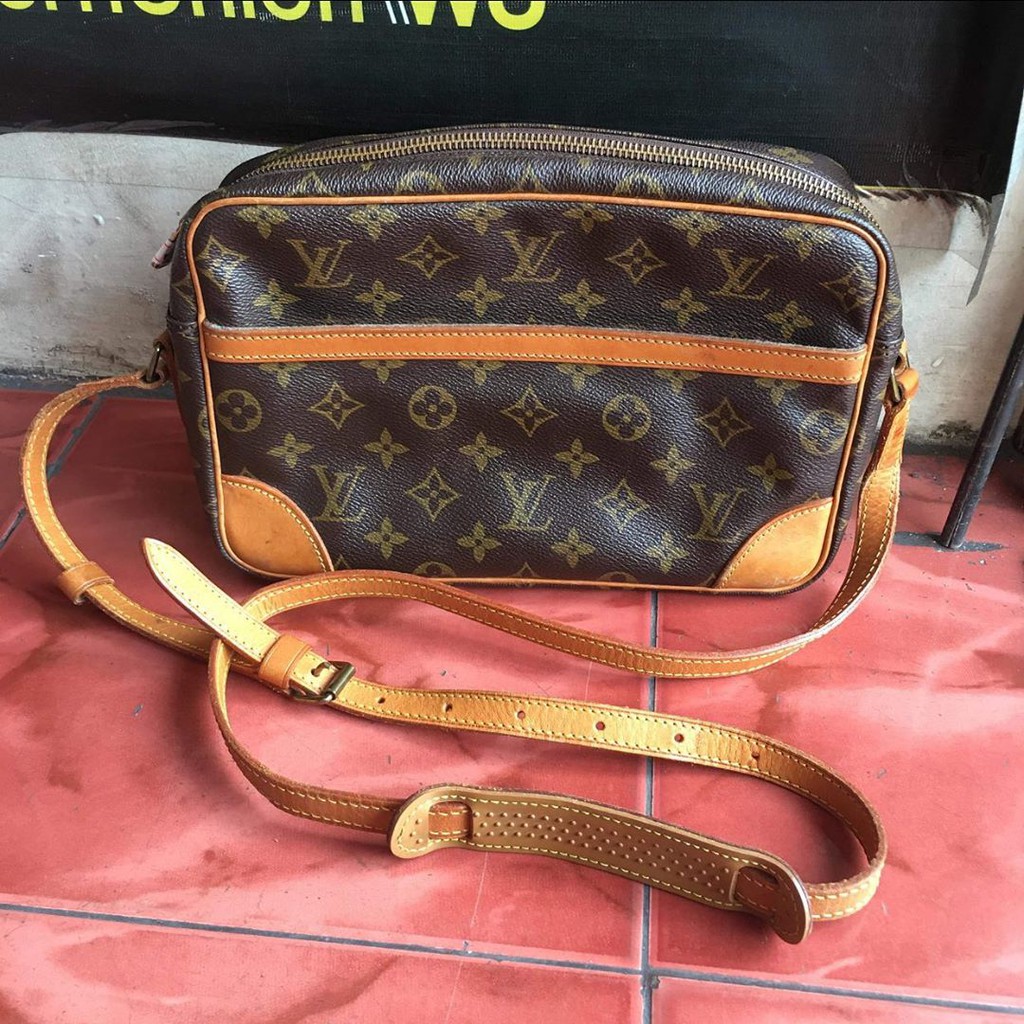 louis vuitton sling bag authentic