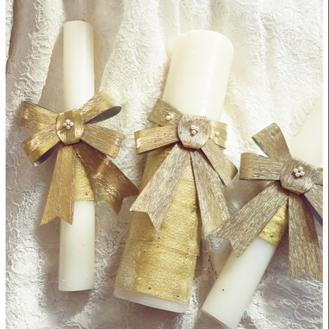 yellow and grey bath towels