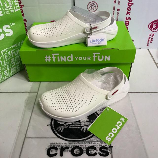 size 5 white crocs