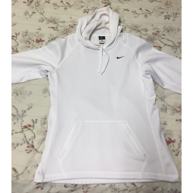 nike therma white hoodie