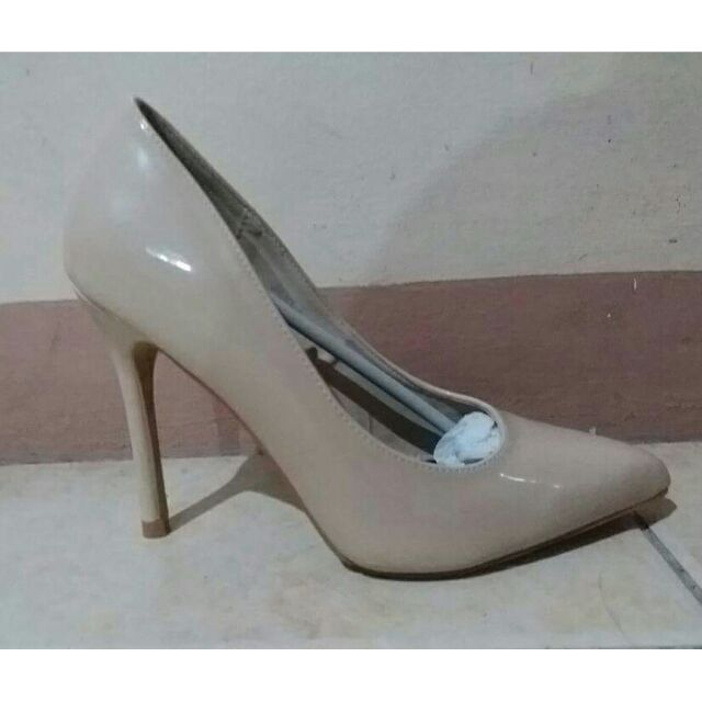 nude pump shoes