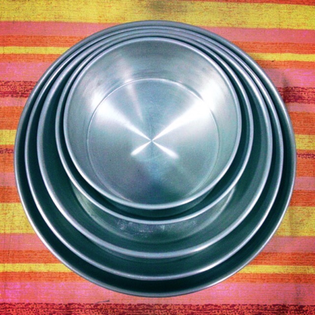 large round cake pan