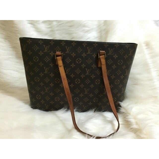 BUY 1, TAKE 1‼️ Louis Vuitton Luco Tote (with date code)