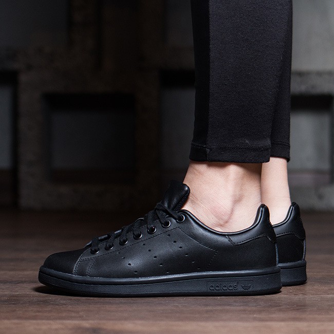 adidas stan smith triple black