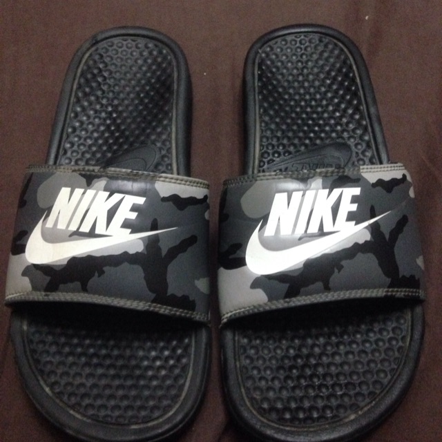 nike camouflage slides