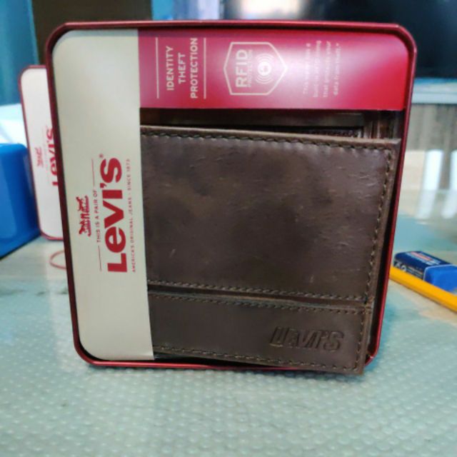 denizen levi's trifold wallet